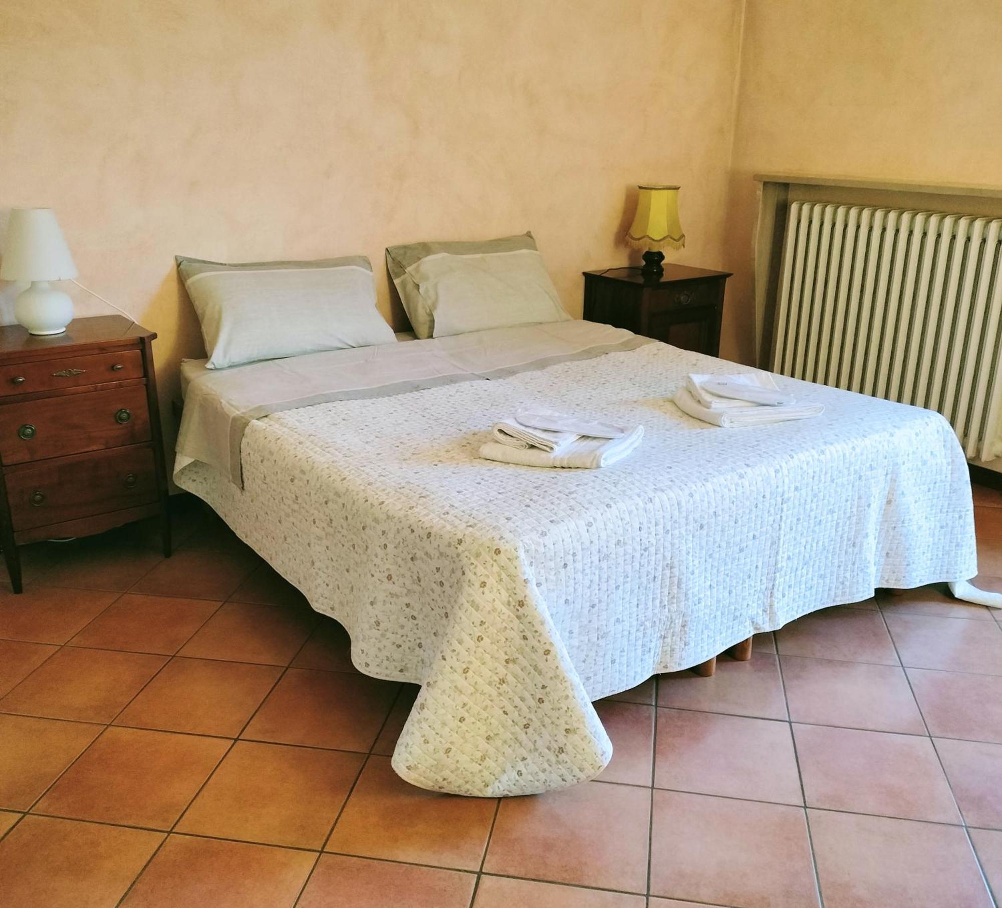 B&B "Madama Granet" Борго-Сан-Далмаццо Экстерьер фото